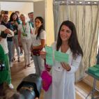 Macarena Olona, antes de votar en Salobreña (Cádiz).