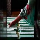 Apertura del colegio electoral ubicado en el colegio de Cólon en Córdoba este domingo.