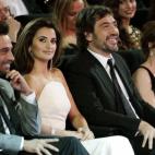 SPAIN - FEBRUARY 14: Penelope Cruz and Javier Bardem at the Goya awards 2010 Gala In Madrid, Spain On February 14, 2010-Actress Penelope Cruz and actor Javier Bardem at the Goya awards 2010 Gala at 'Palacio de Congresos'. (Photo by Pool Intera...