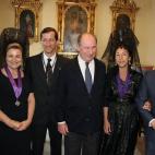 El vicesecretario de Política Autonómica y Local del PP, Javier Arenas, y el alcalde de Sevilla, Juan Ignacio Zoido, hacen de anfitriones de Rato durante el Jueves Santo de 2007.