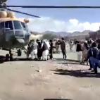 Helic&oacute;ptero transporta heridos.