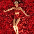 POR QUÉ:Llega un momento en la vida en que te das cuenta de que nada de lo que dejabas para más adelante va a realizarse realmente. Y entonces el adolescente que llevas dentro empieza a apagarse aunque antes de morir se corre una última ju...