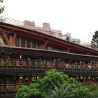 Es una de los imprescindibles si se visita la ciudad de Tapei. El edificio está construido con madera y materiales reciclados. Llama la atención por su diseño sostenible pensado para minimizar el impacto ambiental. El proyecto ha sido galardo...