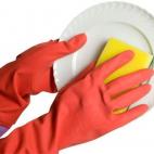 Los limpiadores de canos vienen en formas líquidas y cristalinas, en ambas formas son dañinos. La mayoría contiene lejía, blanqueador, hidróxido de potasio y ácido sulfúrico. El punto es disolver cabello humano y desperdicio de las cañerías.