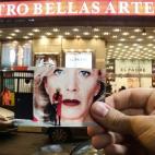 La primera película con la que Almodóvar se llevó el Oscar fue rodada en su gran mayoría en Barcelona, aunque sus primeras escenas se rodaron en la capital, en concreto junto al Teatro de Bellas Artes en la calle Marqués de Casa Riera.