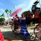 El sol suele pegar fuerte sobre el Real de la Feria, así que más vale ser precavido.