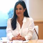 La vicealcaldesa de Madrid tiene de una larga melena negra.