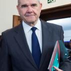 5c8a8527250000bd05813d4c