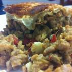 Tiene también berenjenas, pimiento rojo, huevo cocido y champiñones. Ésta es la receta.