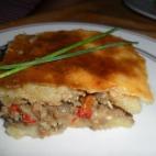 Se prepara también con cebolla, pimiento morrón, huevos duros y tomate fresco. Ésta es la receta completa.