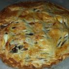 Lleva también longaniza, huevos duros y hojas de laurel. Consulta aquí la receta completa.