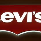 El logo de Levi&acute;s parece que no cuenta con ning&uacute;n detalle llamativo, pero lo cierto es que la forma que tiene el fondo de color rojo es similar a la de los bolsillos cl&aacute;sicos de los pantalones de la compa&ntilde;&iacute;a.