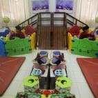 Nguyen Thi Ngoc juega con su amigo y compañero de habitación Dang Thi Nu en Villa Amistad (Friendship village). Son nietos de veteranos afectados por el agente.