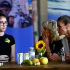 Jill Biden y la reina Letizia visitan un centro de refugiados ucranianos en Pozuelo de Alarc&oacute;n.
