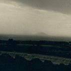 Cuenta la leyenda que en algún lugar del archipiélago canario se halla una isla que aparece y desaparece, no se sabe muy bien en función de qué. Parece ser que en la Grecia Clásica ya tenían constancia de su existencia y que quedó refleja...