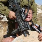 5c8a5e79260000e104fe4377