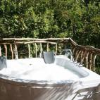 Imágenes de la página de Facebook de Nidos de Pucón (Chile)