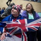 Fans de Catalina, a las puertas del St.Mary's Hospital.