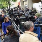 Los medios se han concentrado en masa para seguir la noticia en el St.Mary's Hospital.