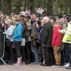 Los turistas se han contagiado del ambiente patriota.