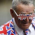 Un británico orgulloso y monárquico, ante el hospital.