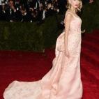 La propia cantante ha confesado que éste es uno de los vestidos más bonitos que ha llevado nunca.