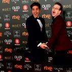 Los dos con esmoquin Tom Black.