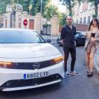 Los 'youtuber' de ciencia y tecnología Carlos Santana y La Hiperactina, llegando a la fiesta