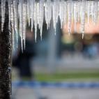 5c8a59b8260000e104fe3e23