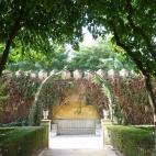 Porque no todo va a ser calor y monumentos en Sevilla, estos jardines ofrecen paseos tranquilos y refrescantes a la sombra de multitud de especies de &aacute;rboles y plantas para admirar. En la propia oficina de turismo, a cinco minutos an...