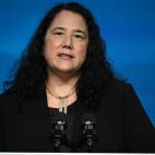 Isabel Guzm&aacute;n, Burbank (California), 1971. Administradora de la Peque&ntilde;a Empresa estadounidense.