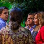 El diputado de Más País Íñigo Errejón charlando con la ministra Pilar Alegría
