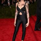 5c8aac2e20000043046f880b