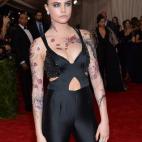 5c8aac2e20000045046f880d