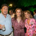 Los periodistas Javier Casqueiro y Esther Palomera, con Mónica García, de Más Madrid