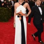 5c8aac39250000bd05818802