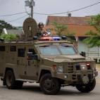 Veh&iacute;culo militar por las calles de Higland Park.