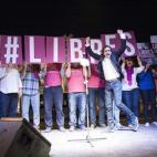 Ramón Marcos, candidato a la Comunidad de Madrid por UPyD, acompañado por Rosa Díez, en el acto celebrado por la formación en la Puerta de Alcalá.