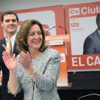 El presidente de Ciudadans, Albert Rivera, junto a la candidata del partido a la Alcaldía de Barcelona, Carina Mejías, en la cena con militantes en Barcelona con que Ciudadanos.