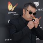 ¿Pero este no era ya un país libre de humos? ¿Y libre de gafas de sol desde el atardecer?