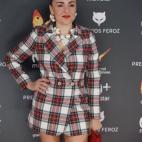 Si tampoco es nada que hayamos visto ya: un incidente (y un par de ovarios) hizo a Victoria Abril aparecer en Cannes sin pantalones ya en 1997. Pero en este caso este minivestido/maxichaqueta cuajado de joyas pecó de excesivo… por escaso.