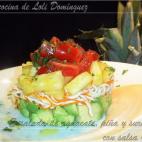 Tiene pi&ntilde;a, surimi fresco y tomate cherry. La receta la puedes consultar en Cookpad.