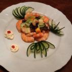 Lleva picatostes, cuadrados de quesos y langostinos. La receta está en Cookpad.