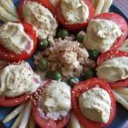 Los ingredientes son atún, tomate, espárragos, sésamo y mahonesa. Mira cómo puedes prepararlo.