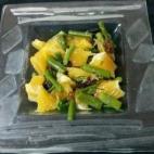 Con naranja, pasas y aceite. Prepararla lleva menos de 20 minutos.