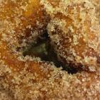 El contraste de sabores dulces y amargos es algo que de un tiempo a esta parte se ha puesto de moda en la cocina, y los bu&ntilde;uelos no se quedan atr&aacute;s. Consulta la receta aqu&iacute;.