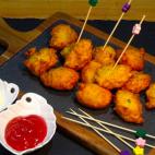 No todo iba a ser bacalao, existiendo otro pescado blanco igual de adaptable a estas tipo de recetas. As&iacute; se hacen los bu&ntilde;uelos de merluza.