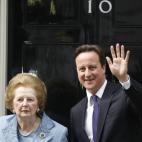 Su gran inspiración ideologica, Margaret Thatcher, posa junto a él en la residencia del primer ministro.