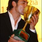 5c8ac4de2500000704c99ca8