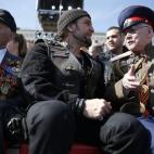 Veteranos, niños disfrazados, actuales militares... todos se han reunido en la Plaza Roja de Moscú.